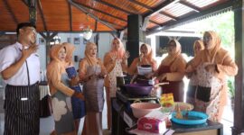 Anggota DPW darma wanita pemkab Brebes diajak mengolah bahan pangan menjadi produk bernilai ekonomi di Pendopo Brebes, Selasa (7/7/2026). Foto: ist