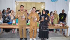Wakil Bupati Wurja (tengah) mengunjungi Pelatihan Blending Rokok di Pabrik Rokok PR Cari Bima Mukti, Desa Wlahar, Kecamatan Larangan, Selasa (14/7/2026).
