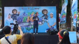 Wakil Bupati, Wurja, meluncurkan Gerakan Masyarakat Aktif dan Bugar (GEMAR) di kawasan Car Free Day (CFD) Alun-Alun Brebes, Minggu (19/7/2026). Foto: ist
