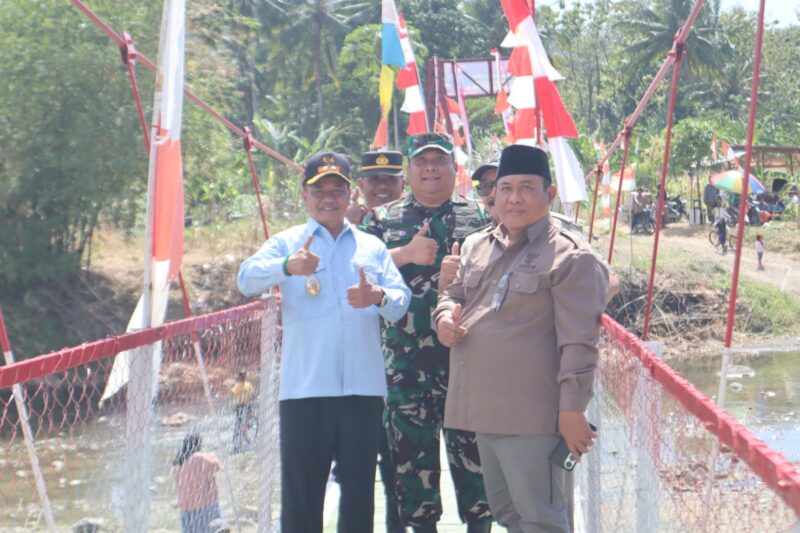 Dandim 0713/Brebes dan Wakil Bupati Resmikan Jembatan Perintis Garuda di Desa Bangbayang. Foto: ist