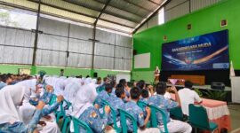 Ratusan pelajar SMPN 1 Mandiraja mengikuti program pembentukan karakter antikorupsi bagi siswa .(foto/doc)