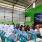 Ratusan pelajar SMPN 1 Mandiraja mengikuti program pembentukan karakter antikorupsi bagi siswa .(foto/doc)