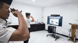 Kalapas Brebes, Mudo Mulyanto bersama jajaran pejabat struktural mengikuti apel bersama dengan Kementerian Koordinator Bidang Hukum, Hak Asasi Manusia, Imigrasi, dan Pemasyarakatan, Kementerian Hukum, Kementerian Hak Asasi Manusia, serta Kementerian Imigrasi dan Pemasyarakatan yang dilaksanakan secara virtual pada Senin (27/7). foto: ist