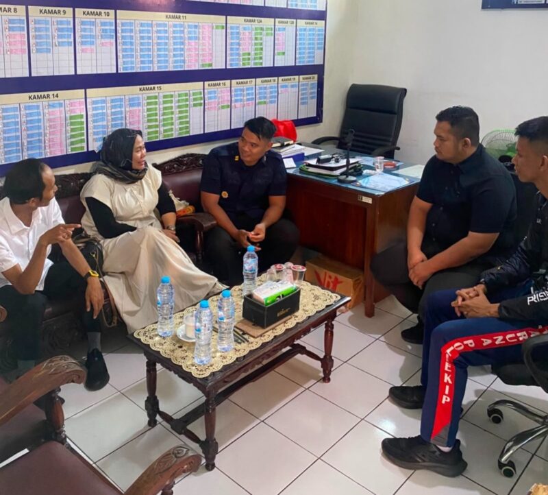 Wakil Direktur Poltekimipas, Dr. Mulyani Rahayu, didampingi Kepala Program Studi Manajemen Pemasyarakatan, Denny Nazaria Rifani dan petugas Lapas Brebes. (Foto: ist)