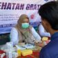 Petugas kesehatan Puskesmas Brebes melakukan pemeriksaan kesehatan terhadap warga binaan dan petugas Lapas Kelas IIB Brebes dalam program Cek Kesehatan Gratis Tahap II, Sabtu (18/7/2026). Foto: ist