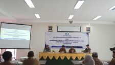 Kepala Dinarpus, Nuryanto, (dua dari kiri) meluncurkan aplikasi layanan digital LiterasiKita, Senin, (3/8). Foto: lensabumi

 

 