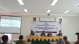 Kepala Dinarpus, Nuryanto, (dua dari kiri) meluncurkan aplikasi layanan digital LiterasiKita, Senin, (3/8). Foto: lensabumi

 

 