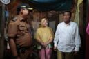 Bupati Tangerang didampingi Camat Sindang Jaya tinjau RTLH