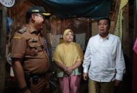 Bupati Tangerang didampingi Camat Sindang Jaya tinjau RTLH