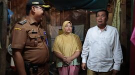 Bupati Tangerang didampingi Camat Sindang Jaya tinjau RTLH
