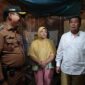 Bupati Tangerang didampingi Camat Sindang Jaya tinjau RTLH