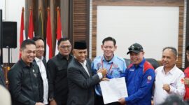 Yakub Ikraman didampingi anggota dan Ketua Komisi II sepakati usulan Koalisi Buruh Bersatu