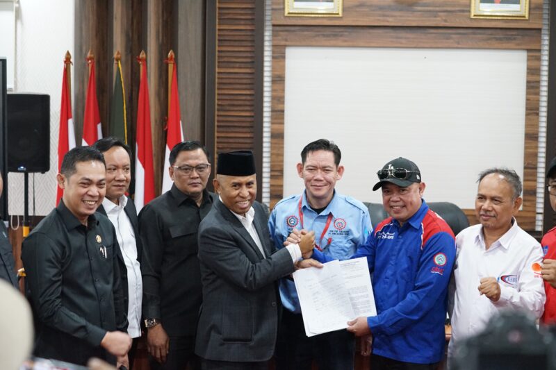 Yakub Ikraman didampingi anggota dan Ketua Komisi II sepakati usulan Koalisi Buruh Bersatu