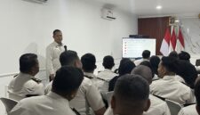 Kepala Kantor Wilayah Direktorat Jenderal Pemasyarakatan Jawa Tengah, Mardi Santoso, memberikan arahan untuk perkuat Integritas dan Keamanan kepada petugas Lapas Brebes. Foto: dok Lapas Brebes/ist