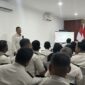 Kepala Kantor Wilayah Direktorat Jenderal Pemasyarakatan Jawa Tengah, Mardi Santoso, memberikan arahan untuk perkuat Integritas dan Keamanan kepada petugas Lapas Brebes. Foto: dok Lapas Brebes/ist