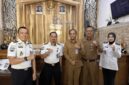 Kepala Lapas Kelas IIB Brebes Mudo Mulyanto bersama Kepala DPU Kabupaten Brebes Dani Asmoro membahas rencana dukungan pengeboran sumur untuk memenuhi kebutuhan air di lingkungan Lapas Brebes, Senin (28/9/2026). Foto: Humas Lapas Brebes