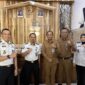 Kepala Lapas Kelas IIB Brebes Mudo Mulyanto bersama Kepala DPU Kabupaten Brebes Dani Asmoro membahas rencana dukungan pengeboran sumur untuk memenuhi kebutuhan air di lingkungan Lapas Brebes, Senin (28/9/2026). Foto: Humas Lapas Brebes