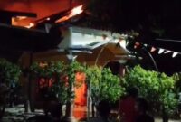 Rumah warga desa pesantunan luder terbakar pada sabtu malam, (5/9). Foto: lensabumi