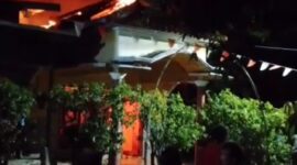Rumah warga desa pesantunan luder terbakar pada sabtu malam, (5/9). Foto: lensabumi