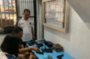 Petugas Lapas Brebes sedang memeriksa senjata api dan administrasi. Foto: istimewa