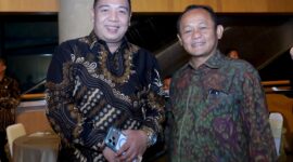 Pamor Wicaksono anggota DPRD Brebes bersama Sarmuji. Foto: istimewa

 

 