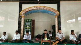 Pegawai LDNU bersama petugas Lapas Brebes memberikan tausyiah kepada  Warga binaan dalam program pembinaan keagamaan.  Foto: istimewa