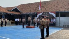Sejumlah warga binaan Lapas Brebes menjadi petugas upacara kesadaran berbangsa dan bernegara bertempat di blok hunian, Senin (26/10/2026). Foto: istimewa