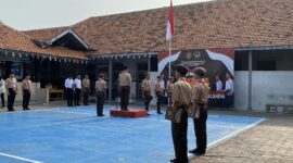 Sejumlah warga binaan Lapas Brebes menjadi petugas upacara kesadaran berbangsa dan bernegara bertempat di blok hunian, Senin (26/10/2026). Foto: istimewa