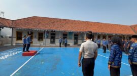 Kepala Lapas Kelas IIB Brebes Mudo Mulyanto menjadi  inspektur upacara peringatan hari kesaktian Pancasila. Foto: dok humas