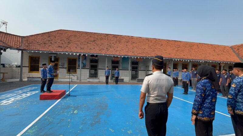 Kepala Lapas Kelas IIB Brebes Mudo Mulyanto menjadi  inspektur upacara peringatan hari kesaktian Pancasila. Foto: dok humas